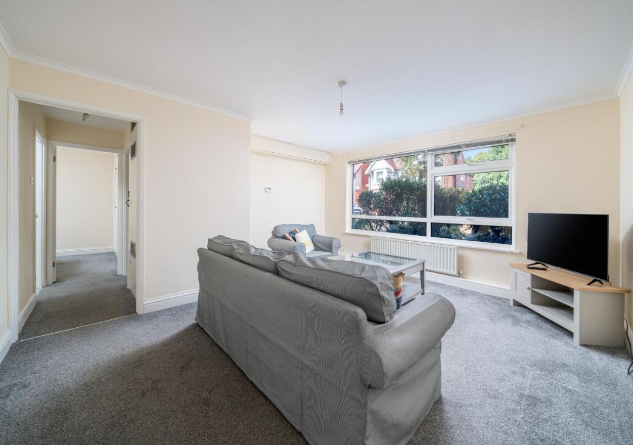 Redhill Surrey 2 Bedroom Pet Friendly Apartment By Sublime Stays Kültér fotó